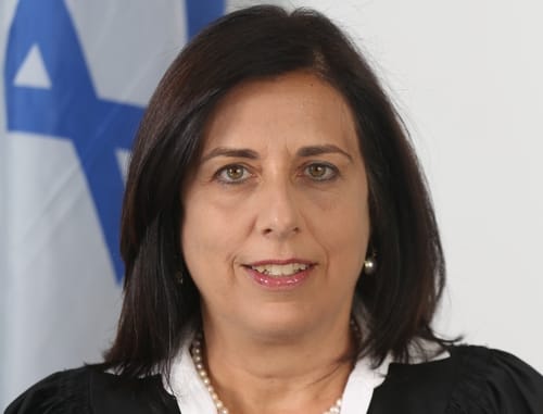 שופטת מכהנת יוצאת נגד הרפורמה המשפטית
