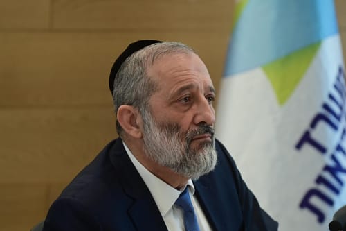 בדרך למשרד הפנים? בנו של דרעי בתגובה ראשונה