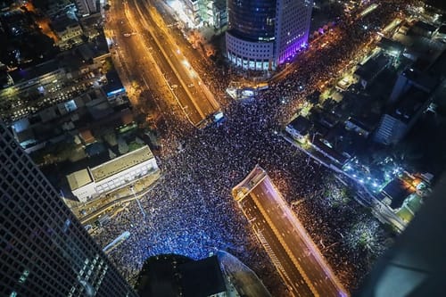 100 אלף הפגינו בת"א נגד הממשלה: "זה הזמן השחור"