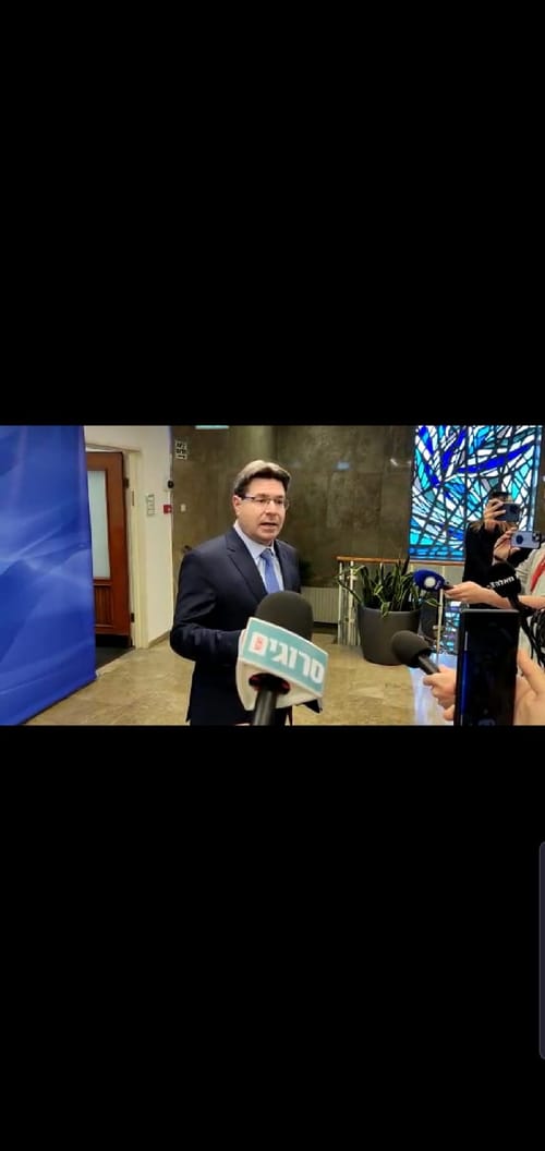 אקוניס: מדובר בפראי אדם, צריך לגרש את המשפחה