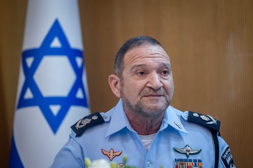 צפו: מפכ"ל המשטרה נפגש עם הלוחם שנפצע בפיגוע