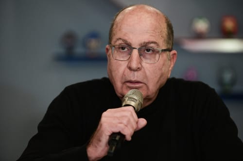 בוגי יעלון לועג למתקפה בצפון: מלחמת שלום נתניהו