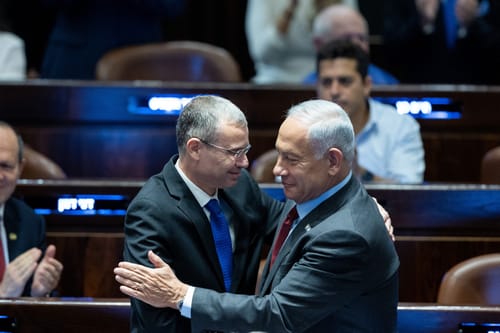 גורמים בליכוד: "בגלל המחאה – מתיחות בין נתניהו ולוין"