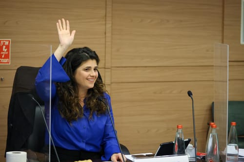 צפו: הח"כית הקריאה נאום שנכתב ע"י בינה מלאכותית