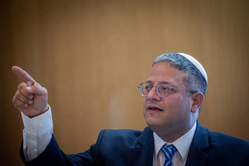 במשרד האוצר מנסים לפגוע בשכר השוטרים