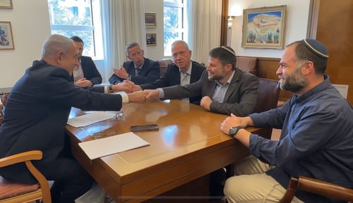 בני גנץ: "כניעה לקיצוניים בשל צרכים פוליטיים"