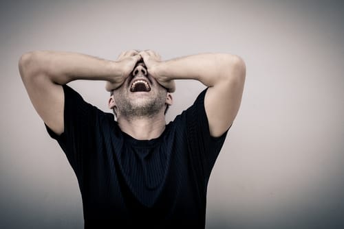 "איך אנחנו הגברים תמיד נופלים בפח?"