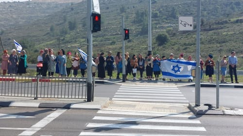 כביש 60 עטוף בדגלי ישראל: מסע הלוויה יצא מהר ברכה