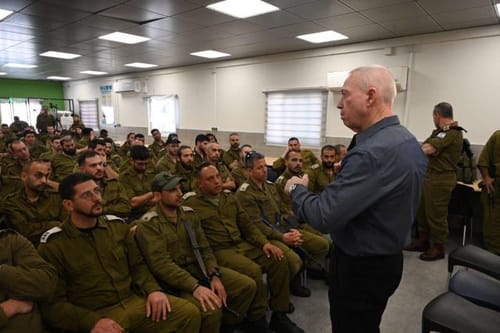 גלנט למפקדים: "הסרבנות מכרסמת ביסוד המדינה"
