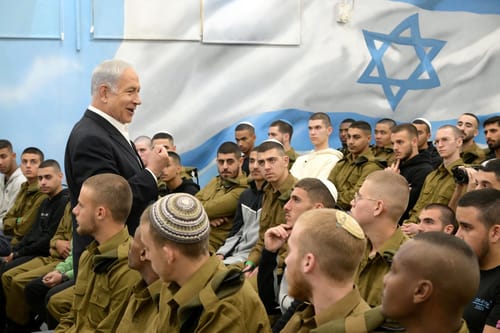 נתניהו בלשכת הגיוס: "אין לנו מדינה בלי חיילים"