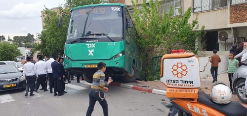 רכסים: אוטובוס הדרדר, מספר פצועים במקום