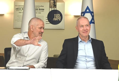עסקים כרגיל: גלנט בהרמת כוסית עם ראש השב"כ