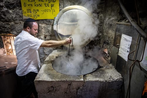הלכות ניקיון הבית מחמץ והלכות הגעלת כלים