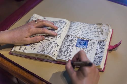 המיזם שמאפשר לדבר עם אנה פרנק ויאנוש קורצ'אק