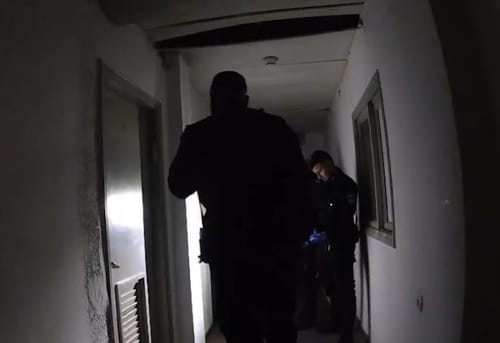 צעיר נורה למוות על ידי המשטרה | צפו בתיעוד