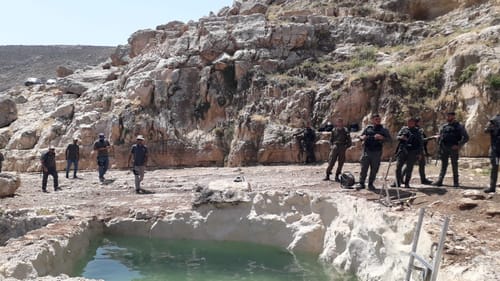 במקום חאן אל אחמר: המנהל האזרחי הרס מעיין