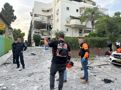 פגיעה ישירה ברחובות: הרוג אחד ו-10 פצועים