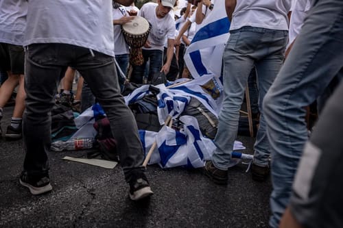 כנערה השתתפתי בריקוד דגלים, היום אין לי חלק בו