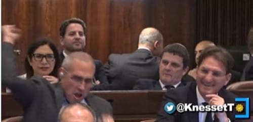 צפו: הח"כים חגגו את השער של בית"ר בזמן נאום נתניהו