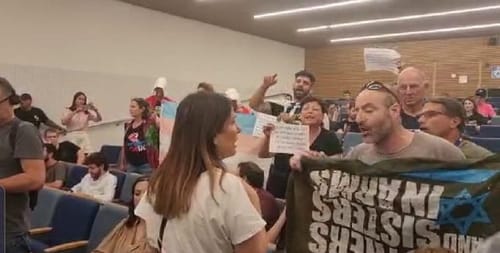 חופש ביטוי? שמחה רוטמן התקבל באלימות בת"א. צפו