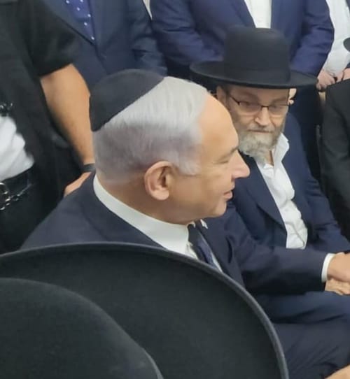 נתניהו הגיע לניחום אבלים בבית הרב אדלשטיין
