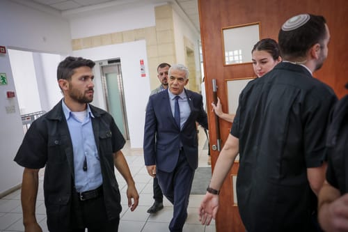 לפיד במשפט נתניהו: 'זו לא הדרך בה אני רוצה לנצח'