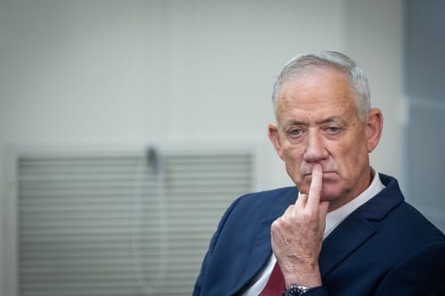 בני גנץ נגד כרמי גילון: "השוואה בזויה, שפל מוסרי"