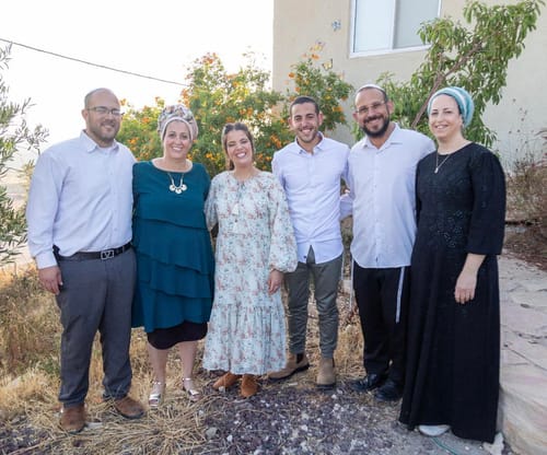 בן המועמד לראשות המועצה, התארס עם בתה של המתחרה