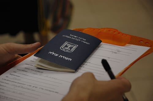 עליה לצורך ירידה: הונאת ההגירה לישראל נחשפת
