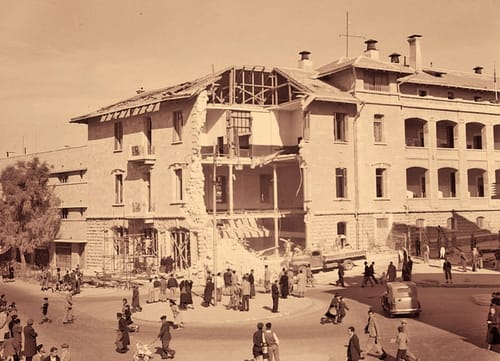 היום בהיסטוריה: 79 שנה לפיצוץ הבולשת הבריטית