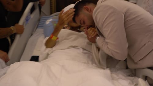 שעות ספורות לפני מות האם: חתונה מרגשת בבית החולים | צפו