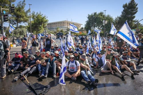 'החיילים נגד נתניהו': כך סיקרו בעולם את המחאות
