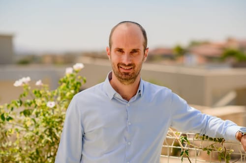 חודש לפני הבחירות: המועמד הסרוג הודיע על פרישה