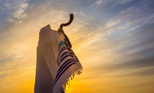 מבצע לרגל החגים: "צורבא מרבנן" במחיר מסובסד