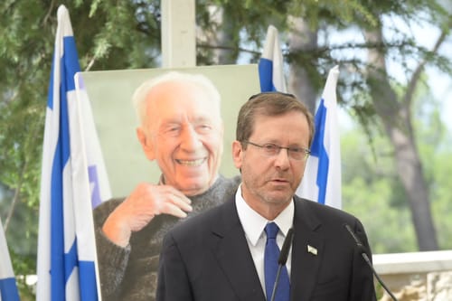 הרצוג באזכרתו של פרס: "הזמן לגלות אחריות"
