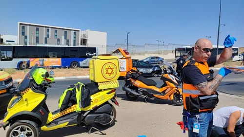 תאונה קשה בנגב: פצועים בהתנגשות רכב וטרקטורון
