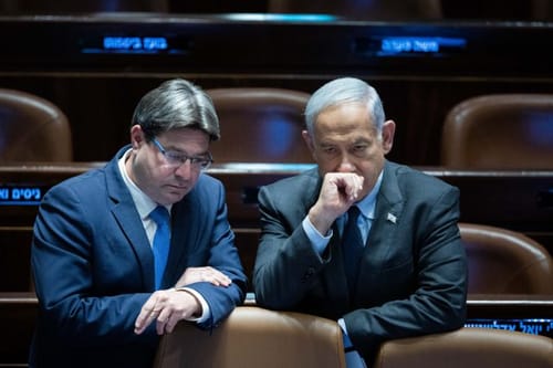 אקוניס דורש דיון בממשלה: "עם כל הכבוד לקבינט"
