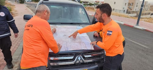 תחת גשם כבד: שלושה נערים נתקעו בנחל חצצון