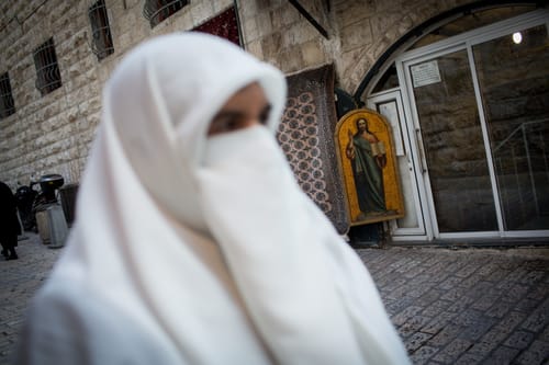 אישום: חיתנה את בתה בת ה-13 כאישה שלישית לגבר בן 40