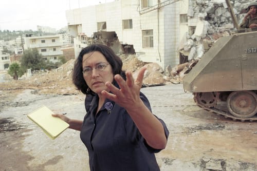 עיתונאית הארץ בדמעות: "חבריי האהובים מעזה"