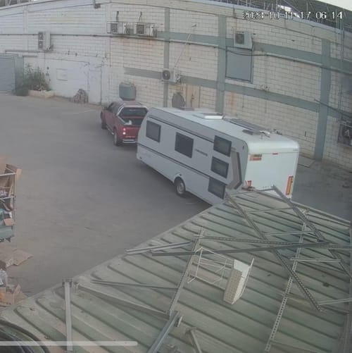 צפו: בא 'לסייע' בזיהוי גופות וגנב קראוון וכסף מהנרצחים