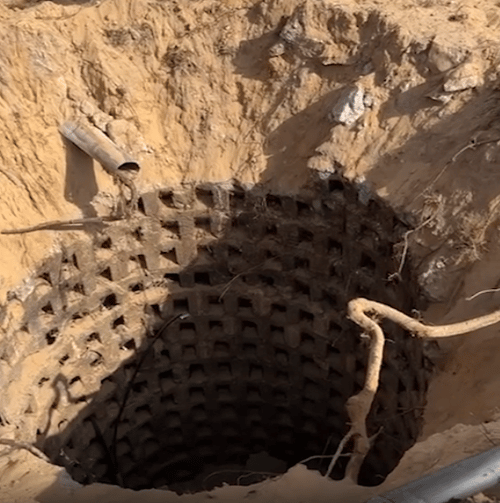 ליד גלגל ענק ואוניברסיטה: צה"ל משמיד עוד מנהרות