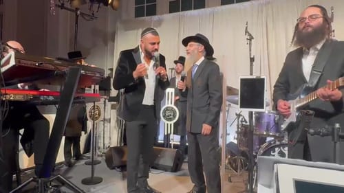 והיא שעמדה: איתי לוי ואברהם פריד בדואט מרגש | צפו