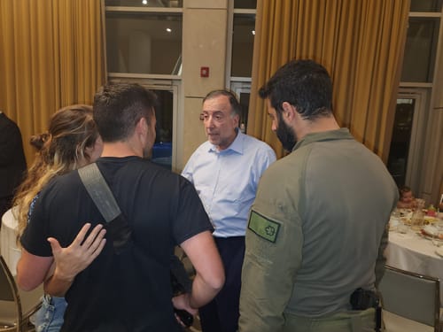 התאומים שאביהם מגויס חגגו בר מצווה