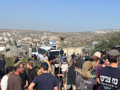 התושבים מונעים מהערבים לעבור: "משמש לטרור"