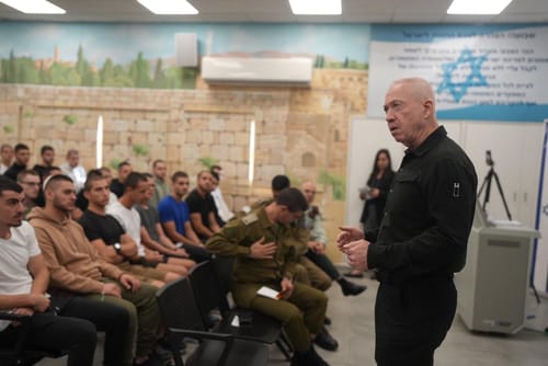 גלנט: המחבלים נכנעים, זה ביטוי לניצחון של צה"ל