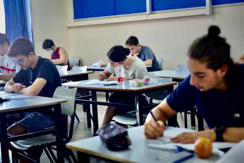 מקצצים על חשבון העולים: בגרויות החורף לא יתורגמו