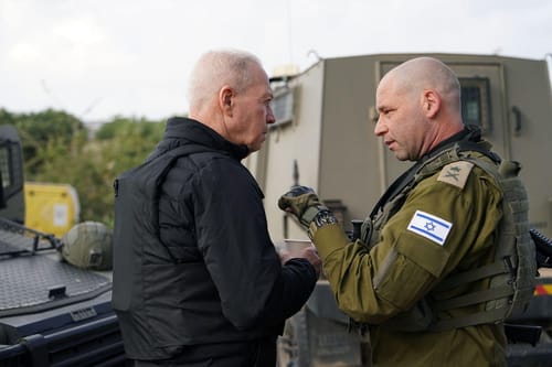 גלנט מזים את השמועות על עצירת המלחמה. צפו