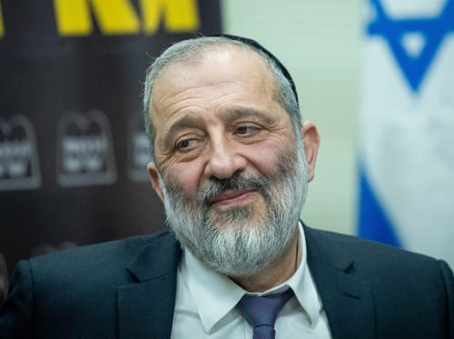הקואליציה מתפרקת: דרעי זימן את חברי ש"ס לדיון חירום