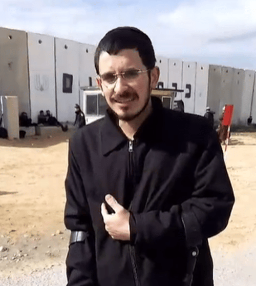 עם קביים: הפצוע הגיע לחסום את מעבר כרם שלום